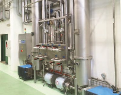 Hallenwand mit kleinen Raum für die Anlage Hallenwand mit kleinen Raum für die Anlage